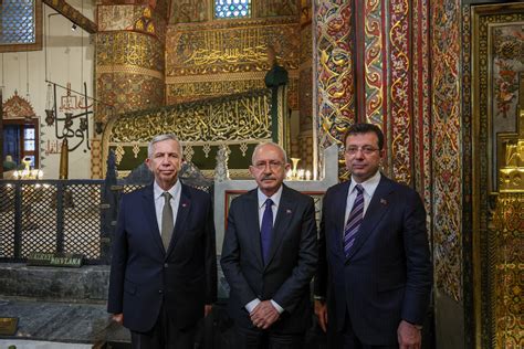 K­e­m­a­l­ ­K­ı­l­ı­ç­d­a­r­o­ğ­l­u­ ­M­e­v­l­a­n­a­ ­T­ü­r­b­e­s­i­­n­i­ ­z­i­y­a­r­e­t­ ­e­t­t­i­